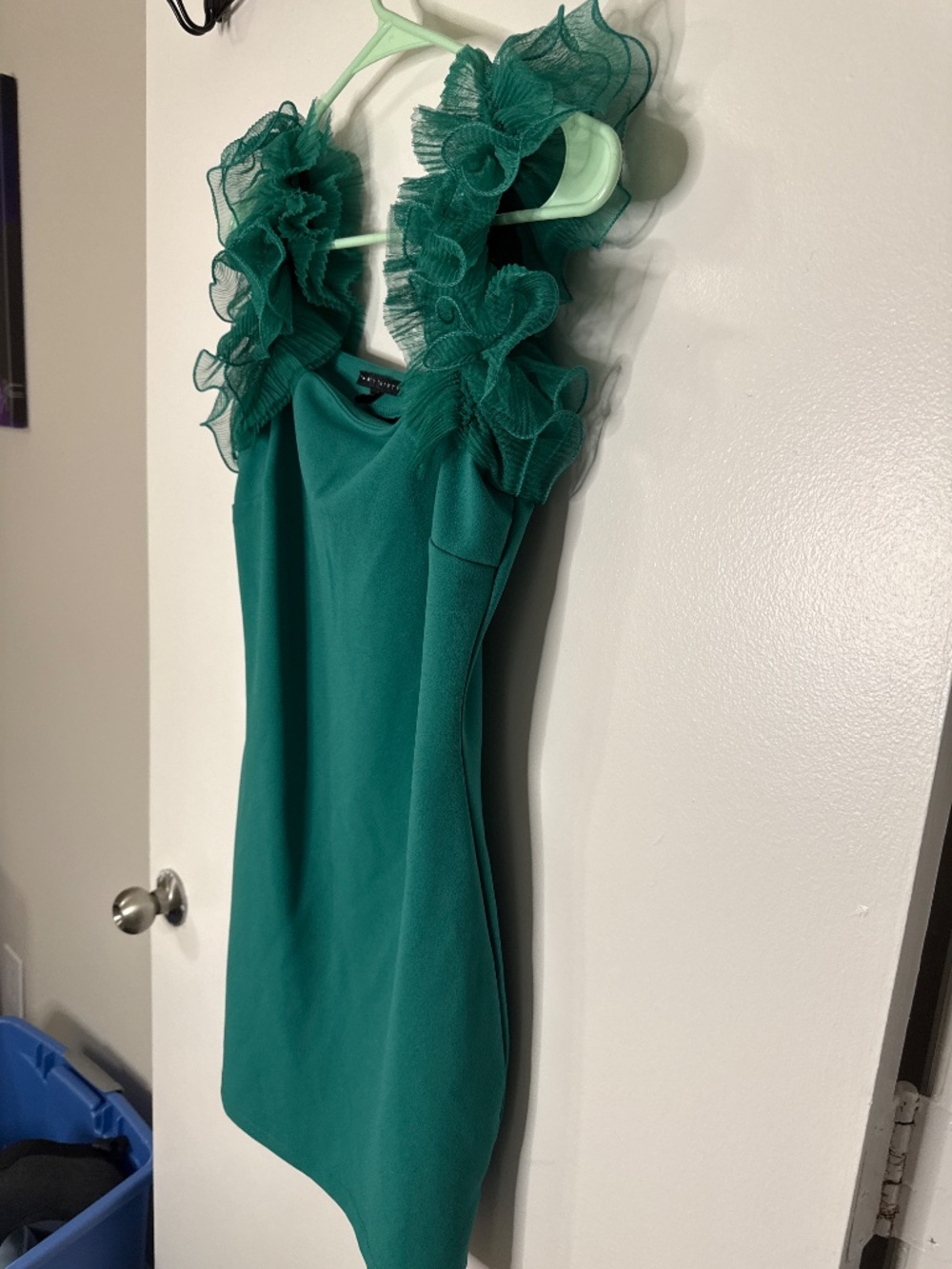 Thirty thirty fun sleeve dress! Super tight and hugs in all the right places!